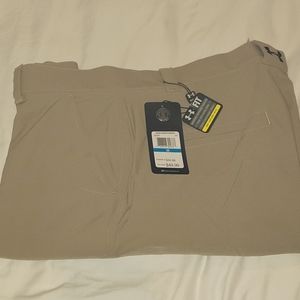 Men's Under Armour Golf Shorts. Size 36. NWT. Dark khaki color. Loose Fit.